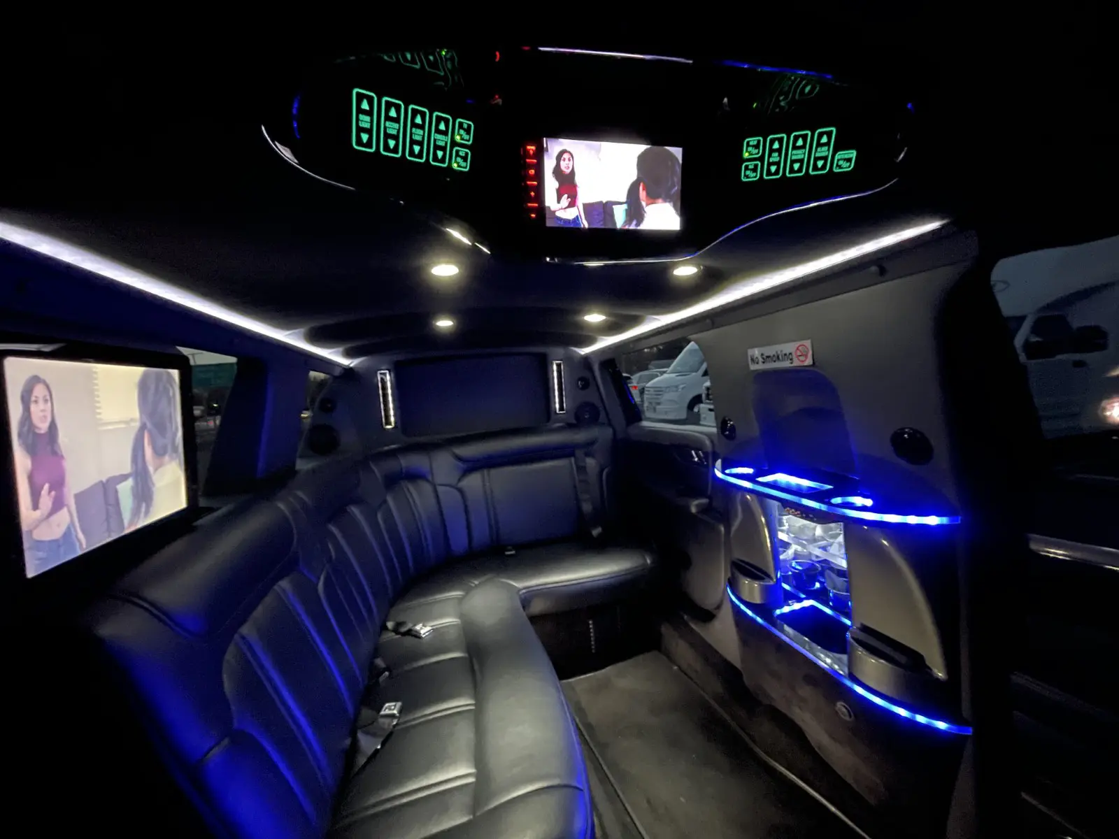 02-First-Class-Limousine-Lincoln-MKT-Stretch-Limo-09-copy