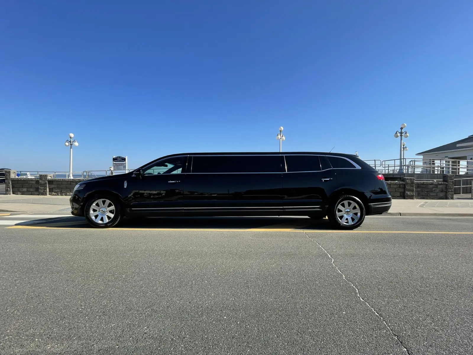 03-First-Class-Limousine-Lincoln-MKT-Stretch-Limo-01-copy