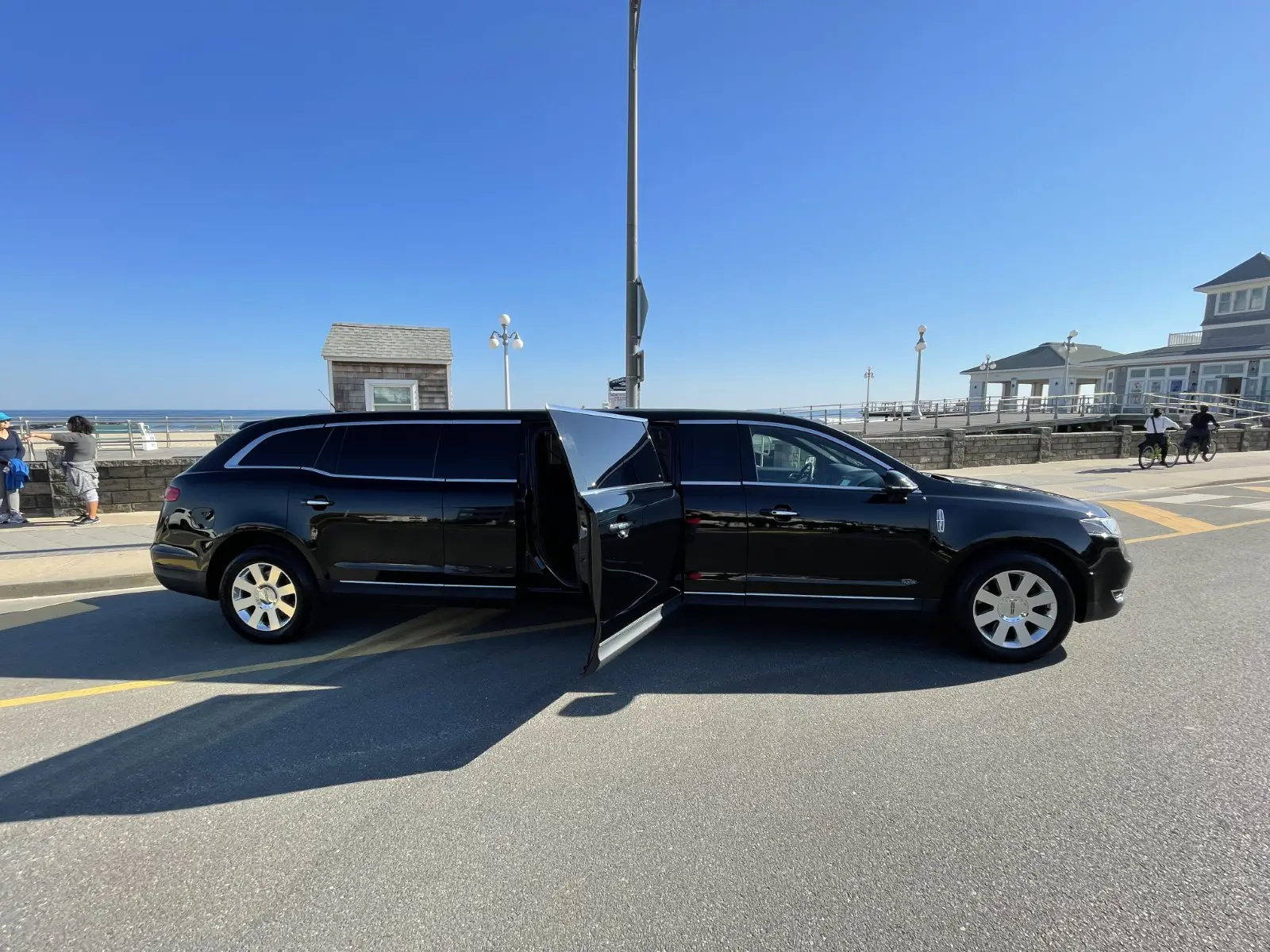 03-First-Class-Limousine-Lincoln-MKT-Stretch-Limo-06-copy