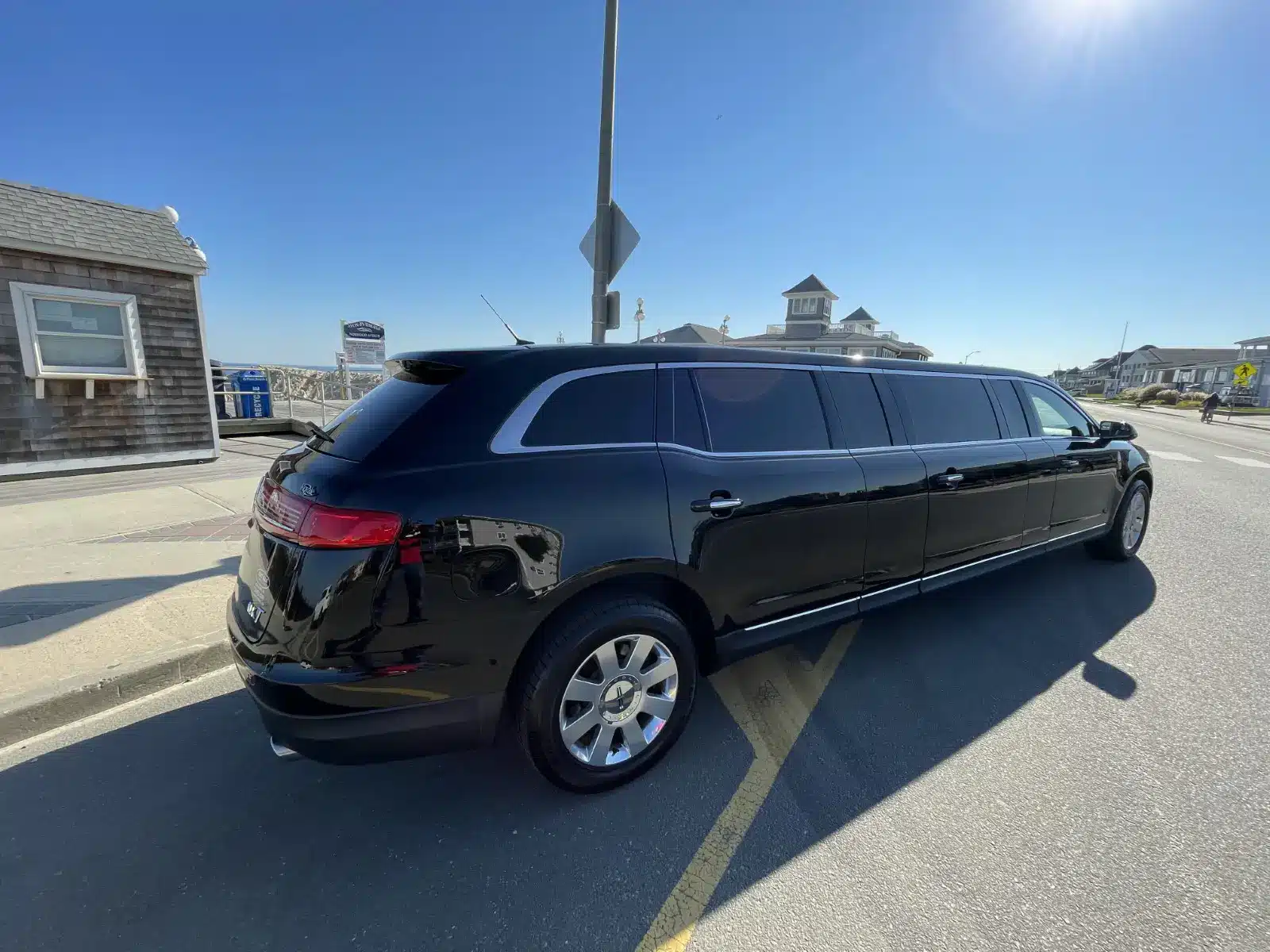 03-First-Class-Limousine-Lincoln-MKT-Stretch-Limo-08-copy