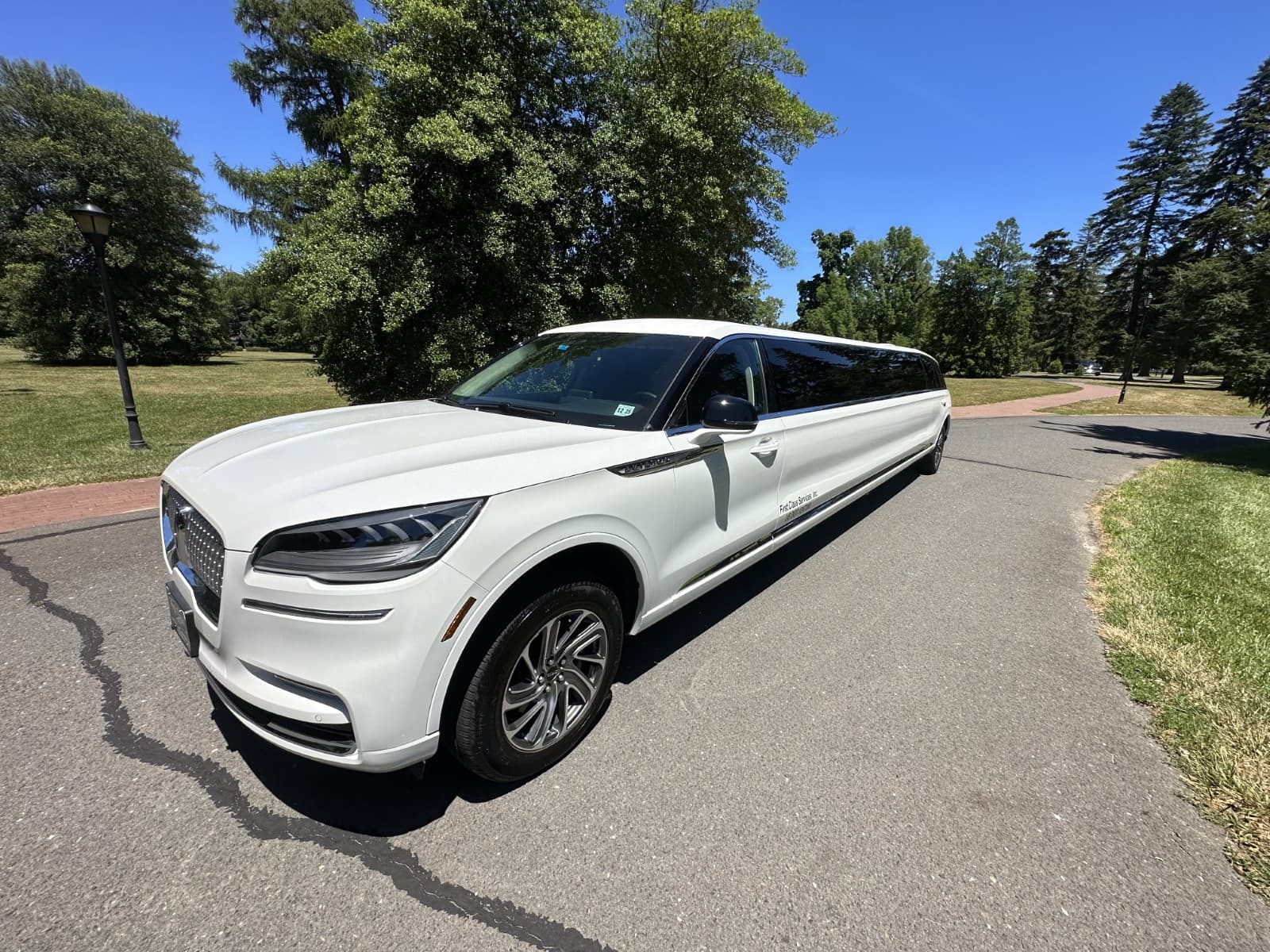 First-Class-Limo-NJ-Lincoln-Aviator-Mega-Limo-03